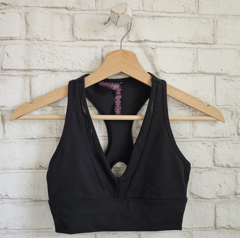 ☆ BETSY JOHNSON Black Sports Bra